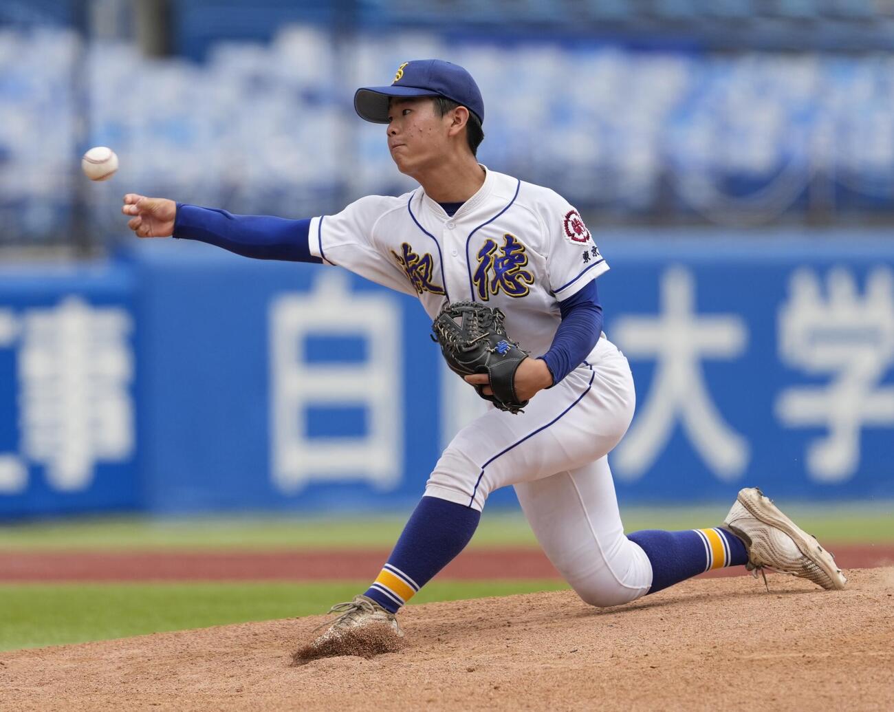 淑徳対芝浦工大付　力投する先発の淑徳・渡辺皆地（撮影・小島史椰）