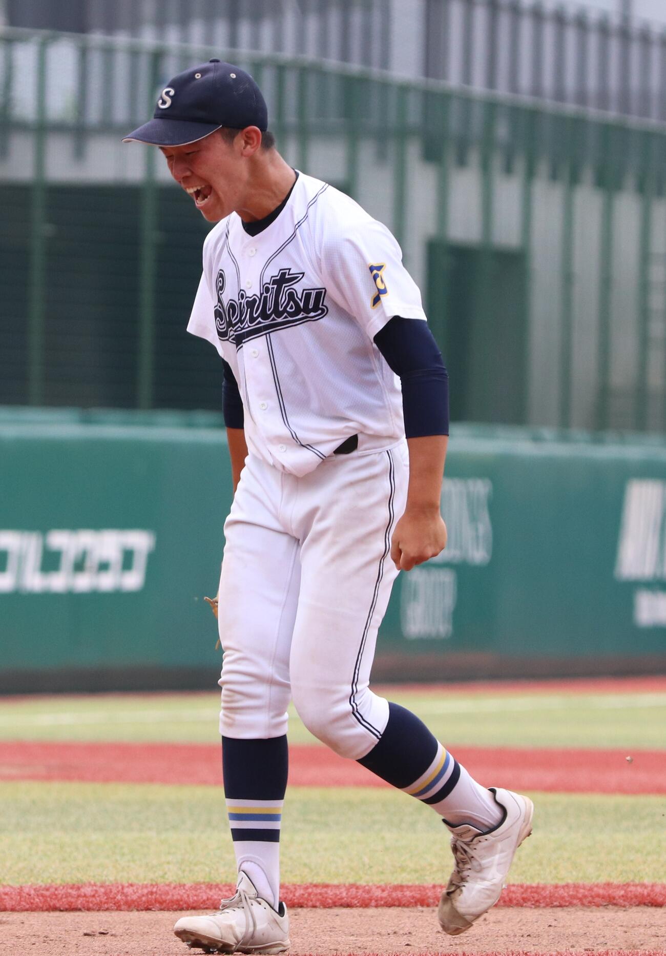 第108回全国高校野球東東京大会　4回戦　紅葉川対成立学園　9回表最終打者を抑える成立学園・松崎孝大（撮影・会田京叶）