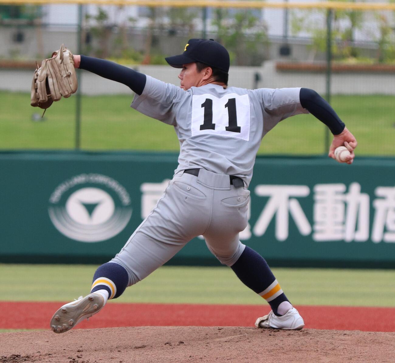 第108回全国高校野球東東京大会　4回戦　江戸川対小山台　先発の小山台・石井大地（撮影・会田京叶）＝2026年7年17日