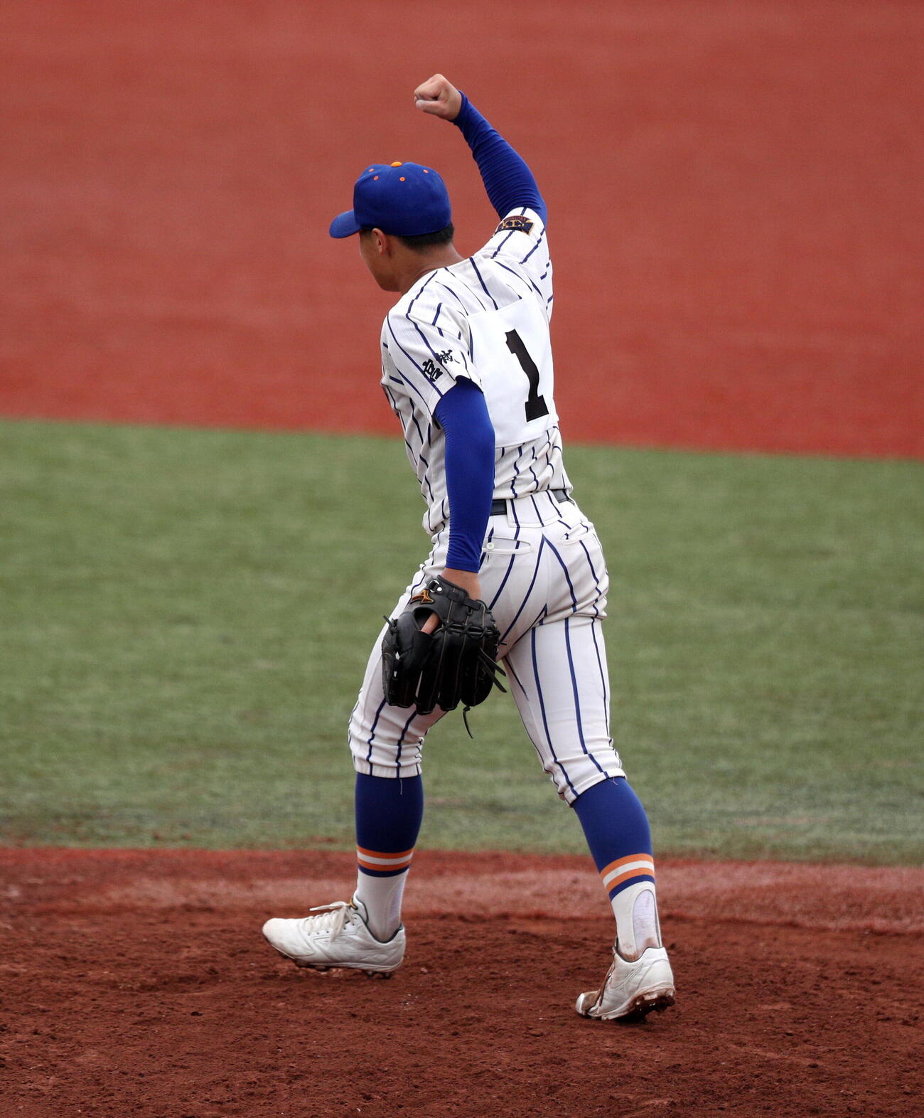 塩釜対東北学院榴ケ岡　勝利し、ガッツポーズする東北学院榴ケ岡・伊藤泰雅（撮影・木村有優）