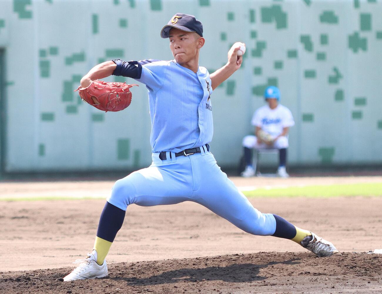 富山北部対高岡第一　先発する高岡第一・前田侑大（撮影・栗林真菜）