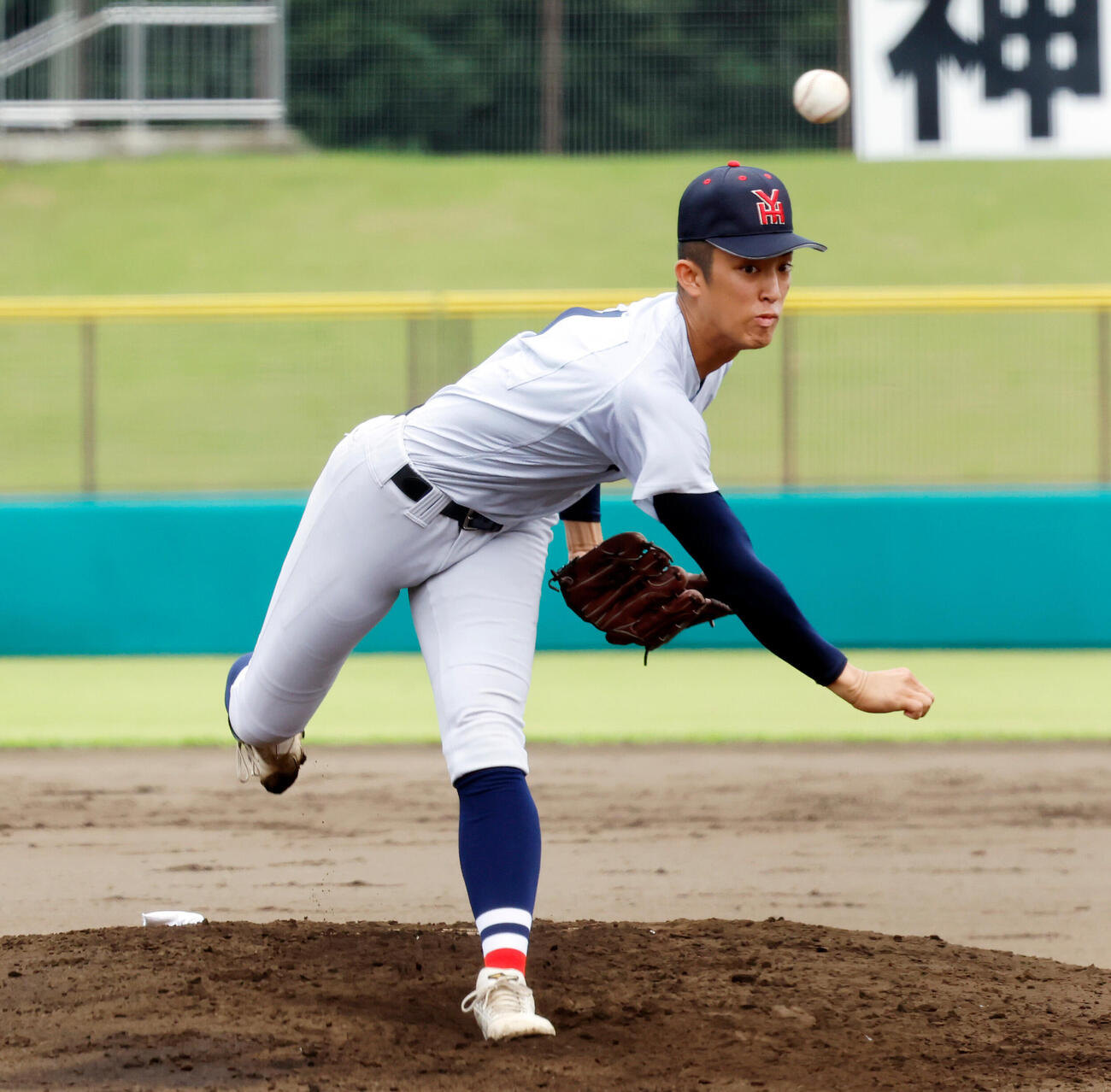 横浜対三浦学苑　力投する横浜・織田翔希（撮影・山本朝陽）