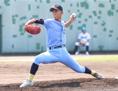富山北部対高岡第一 先発する高岡第一・前田侑大(撮影・栗林真菜)