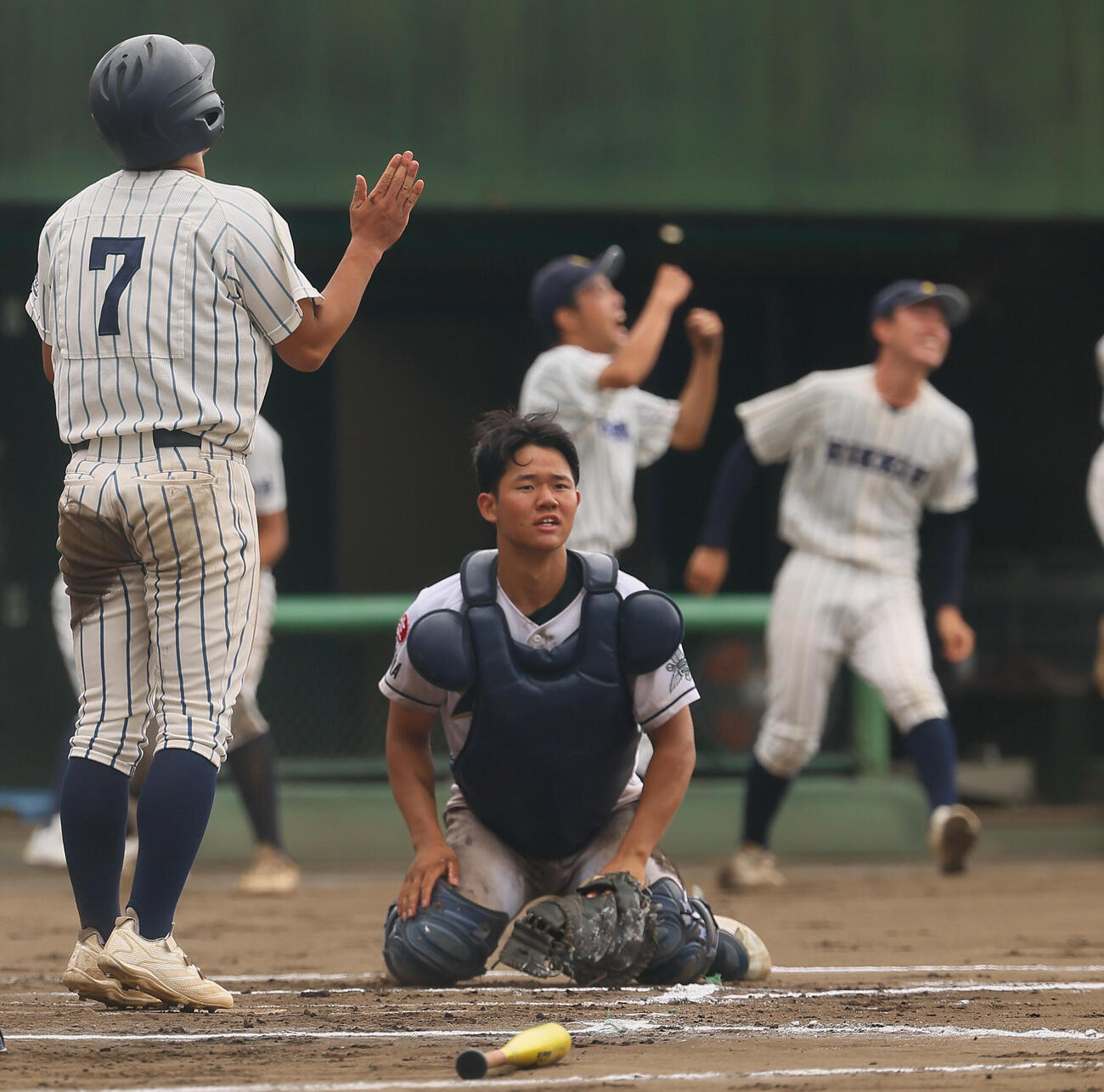 東農大三対立教新座　サヨナラ負けしうなだれる東農大三・畑真守（撮影・水谷安孝）