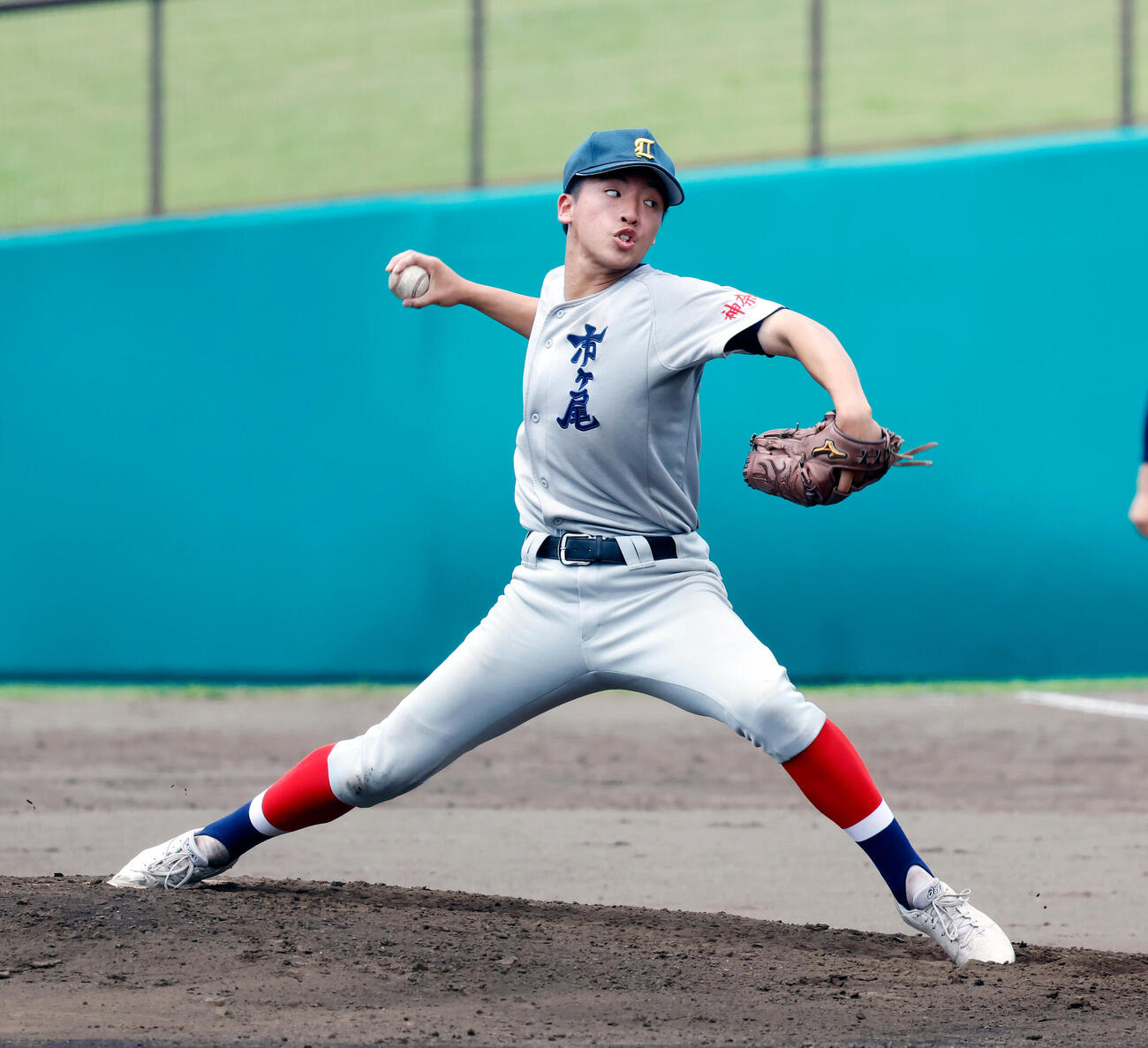 市ケ尾対川和　力投する市ケ尾・大塚遼（撮影・山本朝陽）