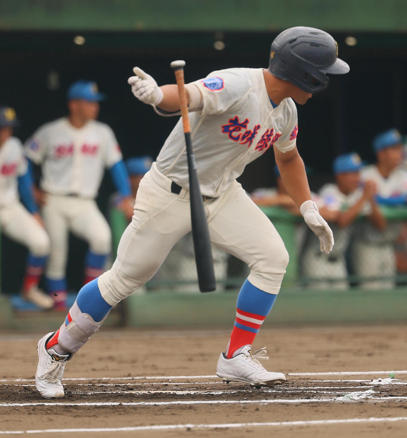 花咲徳栄対富士見　1回表花咲徳栄2死一、二塁、先制の適時打を放つ奥野敬太（撮影・水谷安孝）