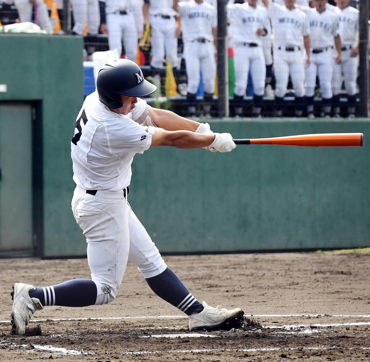 知徳対藤枝明誠　1回裏藤枝明誠2死一、二塁、先制の左前適時打を放つ篠田