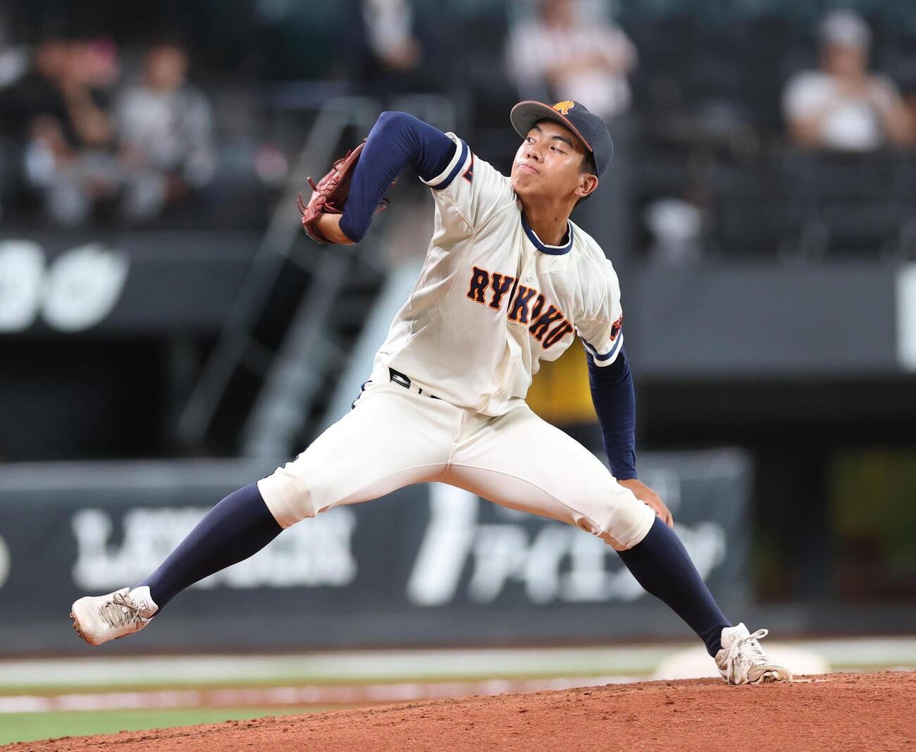旭川龍谷対クラーク記念国際　旭川龍谷先発の鈴木イチロー（撮影・黒川智章）