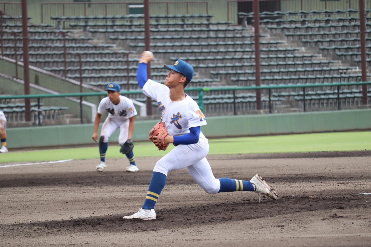 聖光学院対帝京安積　1回無失点に抑えた聖光学院・星湊太
