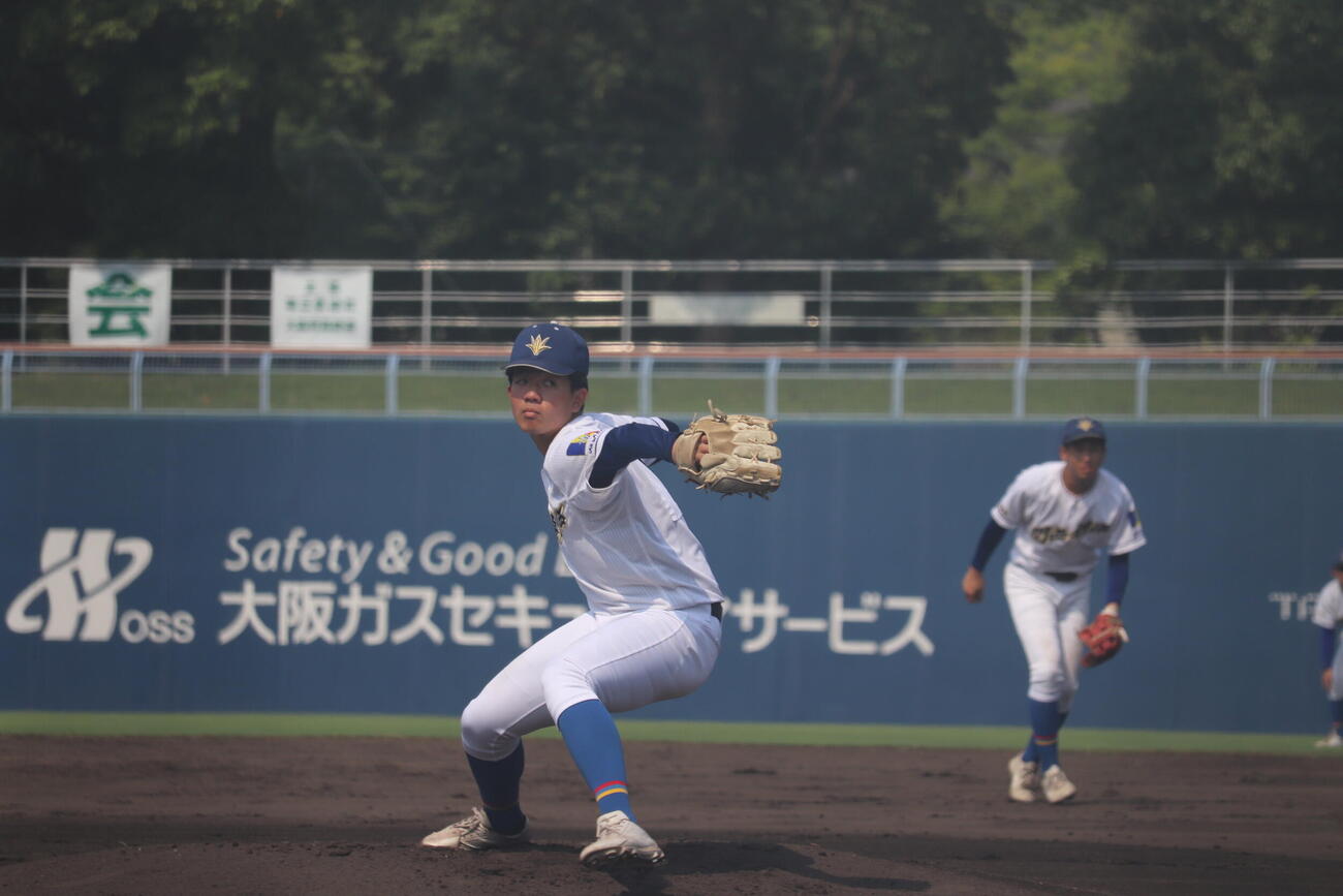 履正社戦で先発した関西創価・那須英翔（撮影・佐藤妙月）