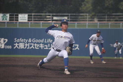 【高校野球】関西創価、シンボルカラー３色のハチマキで応援／大阪