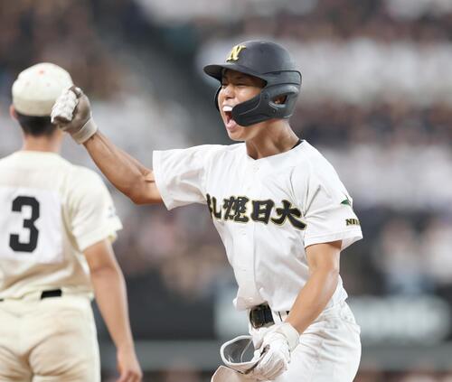 北海道栄対札幌日大 7回裏札幌日大2死一、三塁、適時打を放ち叫ぶ星野穣一郎(撮影・黒川智章)
