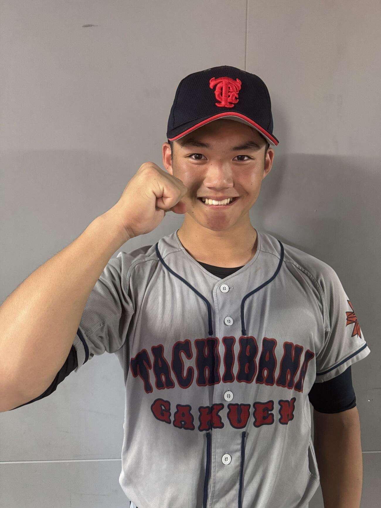 立花学園対横浜商　5打点の活躍で立花学園の勝利に貢献した伏見隼汰外野手