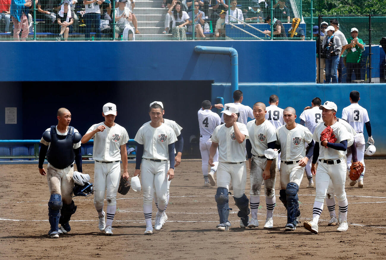 工学院大付対日大三　工学院大付を下した日大三ナイン（撮影・山本朝陽）