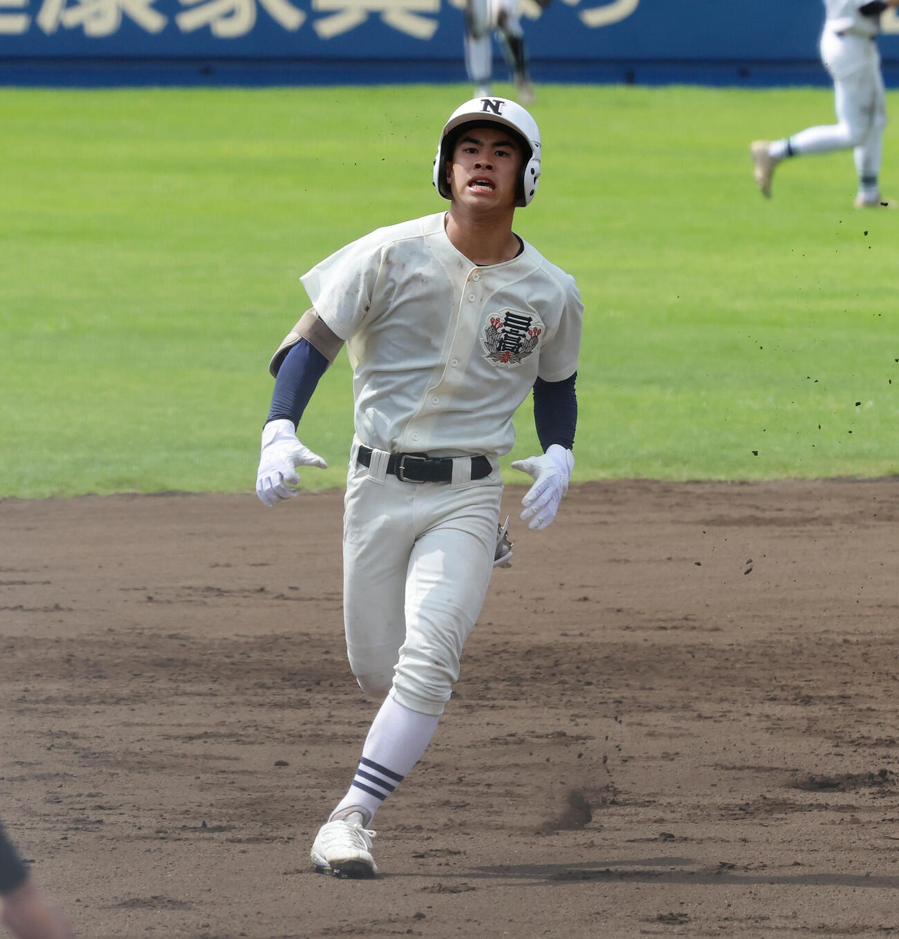 工学院大付対日大三　1回裏日大三2死満塁、適時三塁打を放つ日大三・高道海心（撮影・山本朝陽）