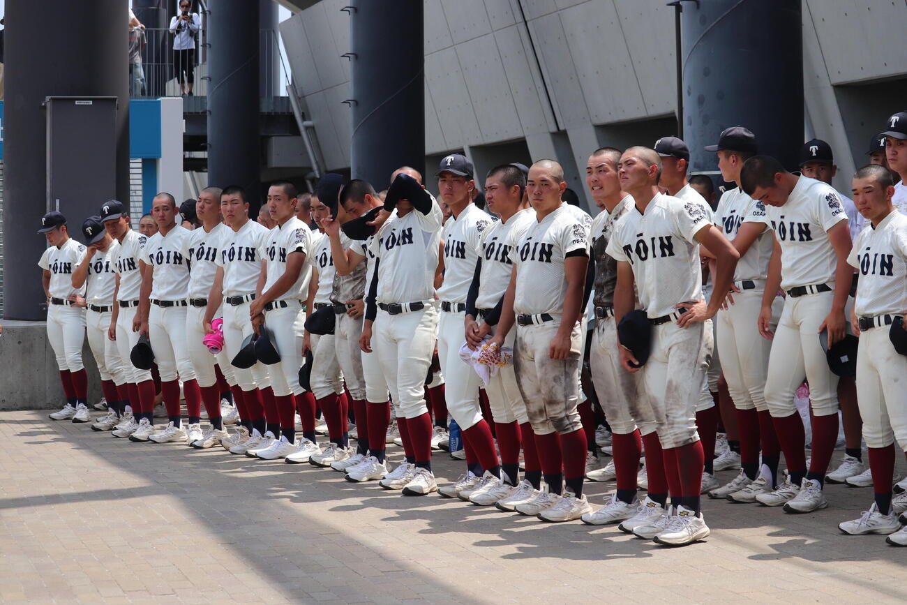 大阪立命館戦で4回戦敗退となった大阪桐蔭ナイン（撮影・佐藤妙月）