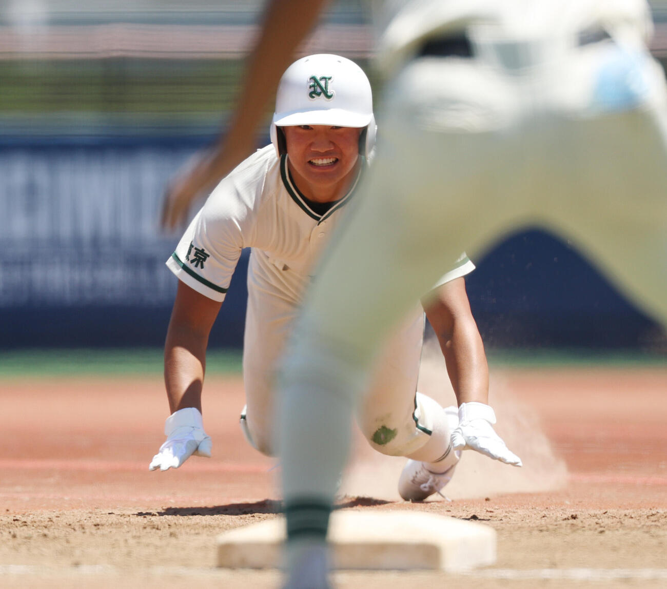 岩倉対二松学舎大付　1回裏二松学舎大付1死一、三塁、2点適時三塁打を放った桐田瑞稀（撮影・宮地輝）