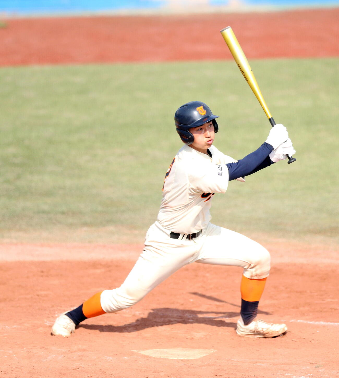 利府対東陵　7回1死満塁、勝ち越しの右前適時打を放つ東陵・大堀桂新（撮影・木村有優）