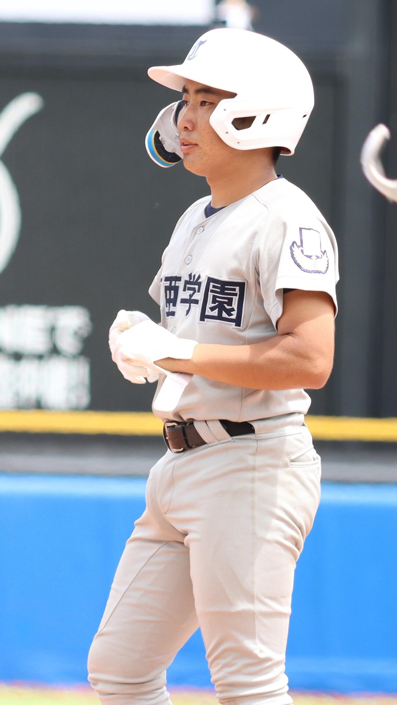 高校野球東東京大会　5回戦　東亜学園対駿台学園　安打を放った東亜学園・武田真慈郎（撮影・栗林真菜）