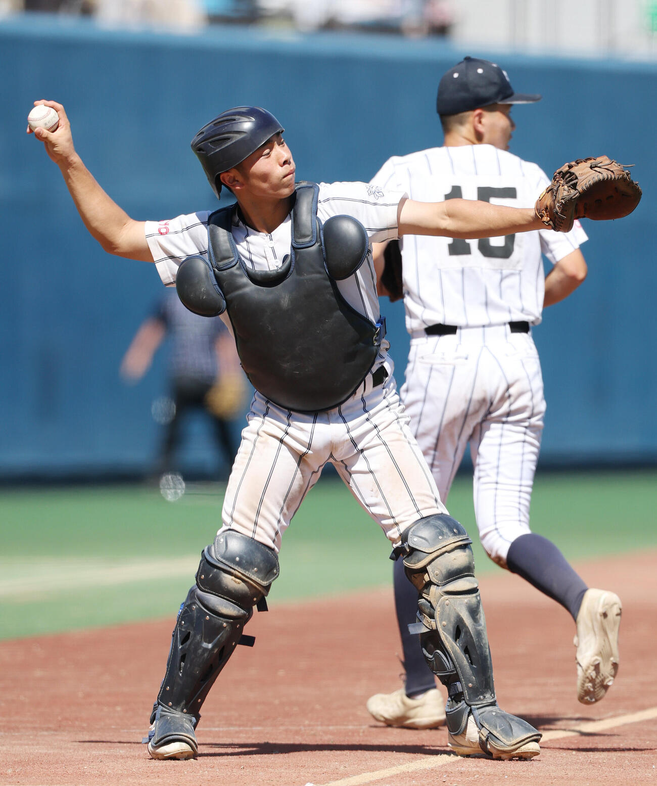 岩倉対二松学舎大付　7回裏二松学舎大付2死、福和田啓太の邪飛を捕球した河村柊希（撮影・宮地輝）