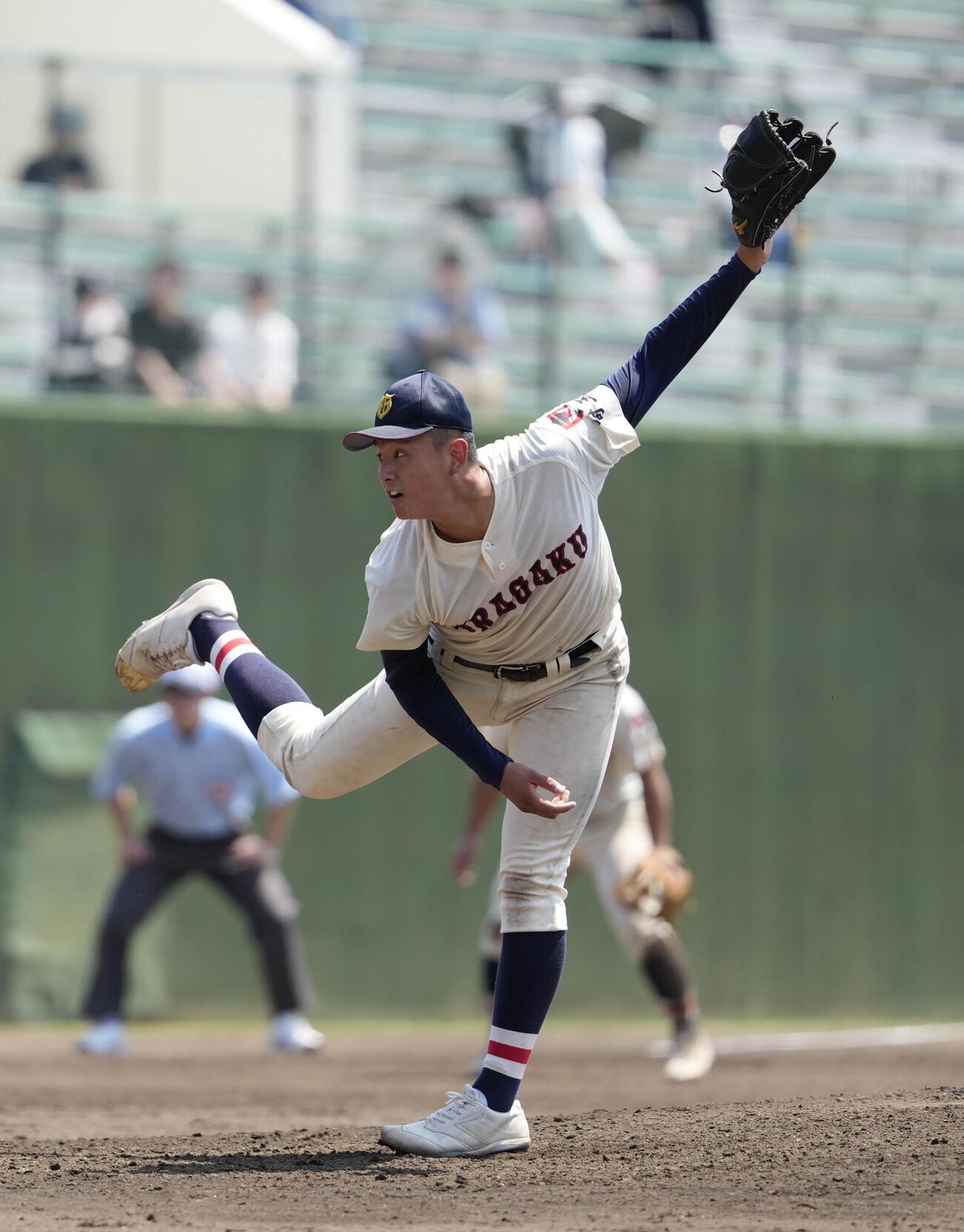 早大本庄対浦和学院　5回表から登板し力投する浦和学院・深谷漣（撮影・小島史椰）