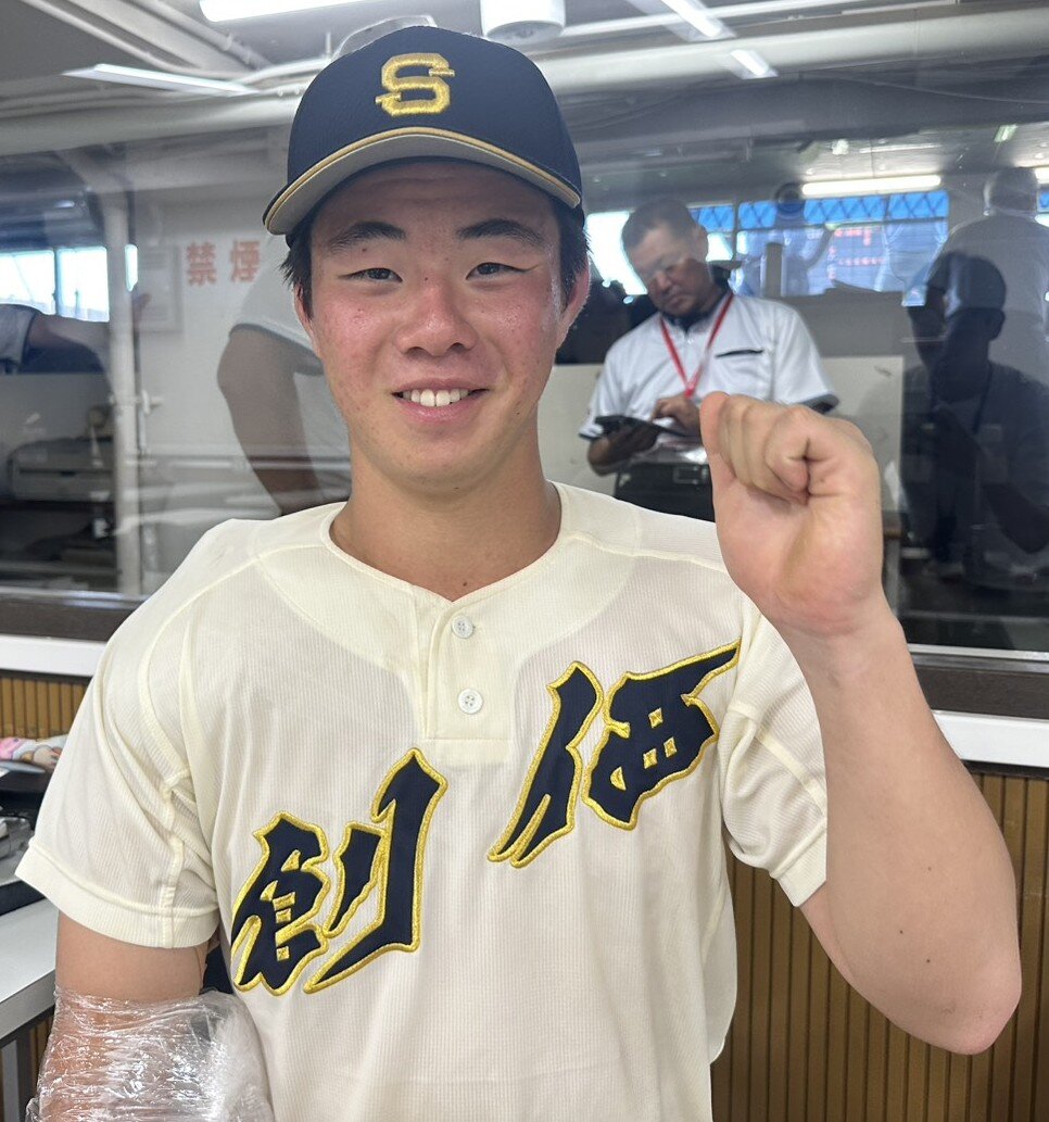 創価対駒大高　笑顔でガッツポーズする創価・平井勇征