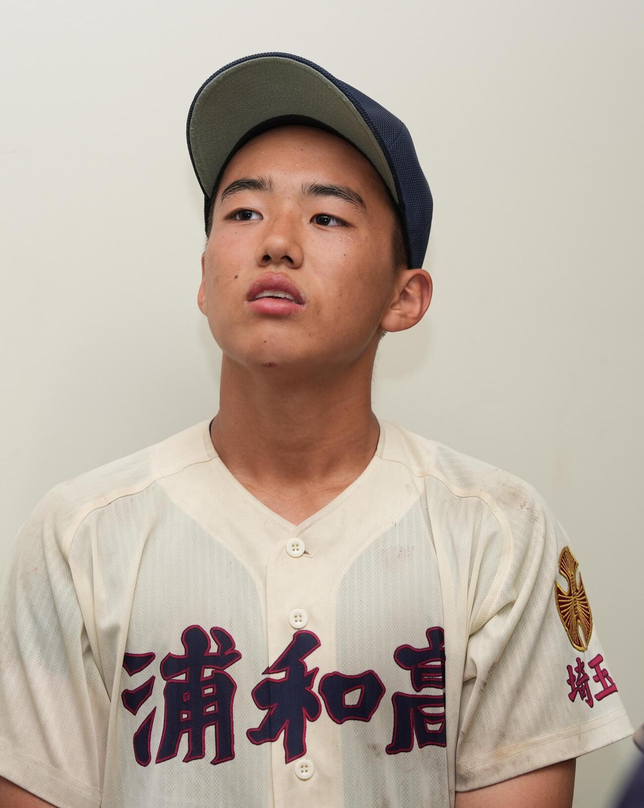 昌平対県浦和　昌平に敗れ囲み取材に応じる県浦和・尾崎慎之助（撮影・小島史椰）