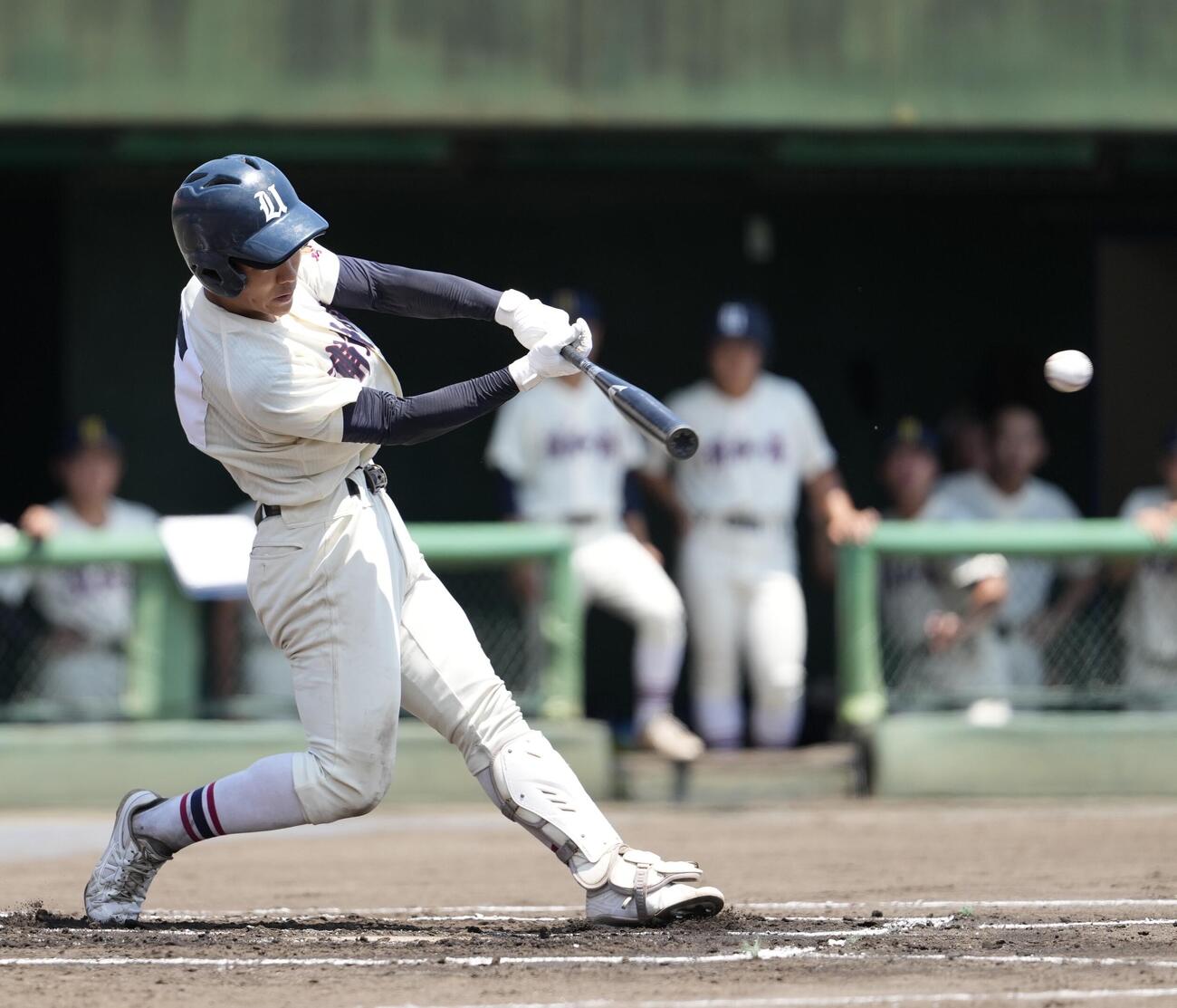 昌平対県浦和　1回裏県浦和1死一、二塁、先制適時打を放つ渡辺佑（撮影・小島史椰）