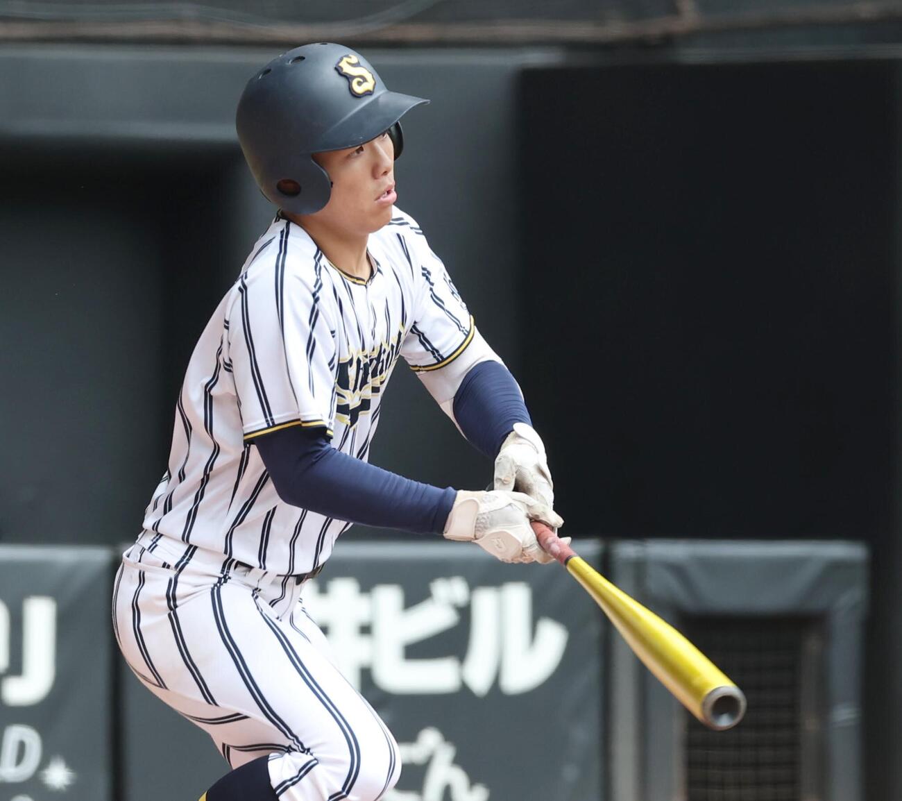クラーク記念国際対白樺学園　1回裏白樺学園2死三塁、適時打を放つ村端勇心（撮影・黒川智章）