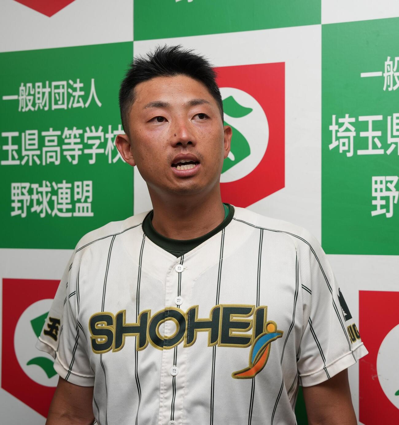 昌平対県浦和　県浦和に勝利し囲み取材に応じる昌平・岩埼優一監督（撮影・小島史椰）