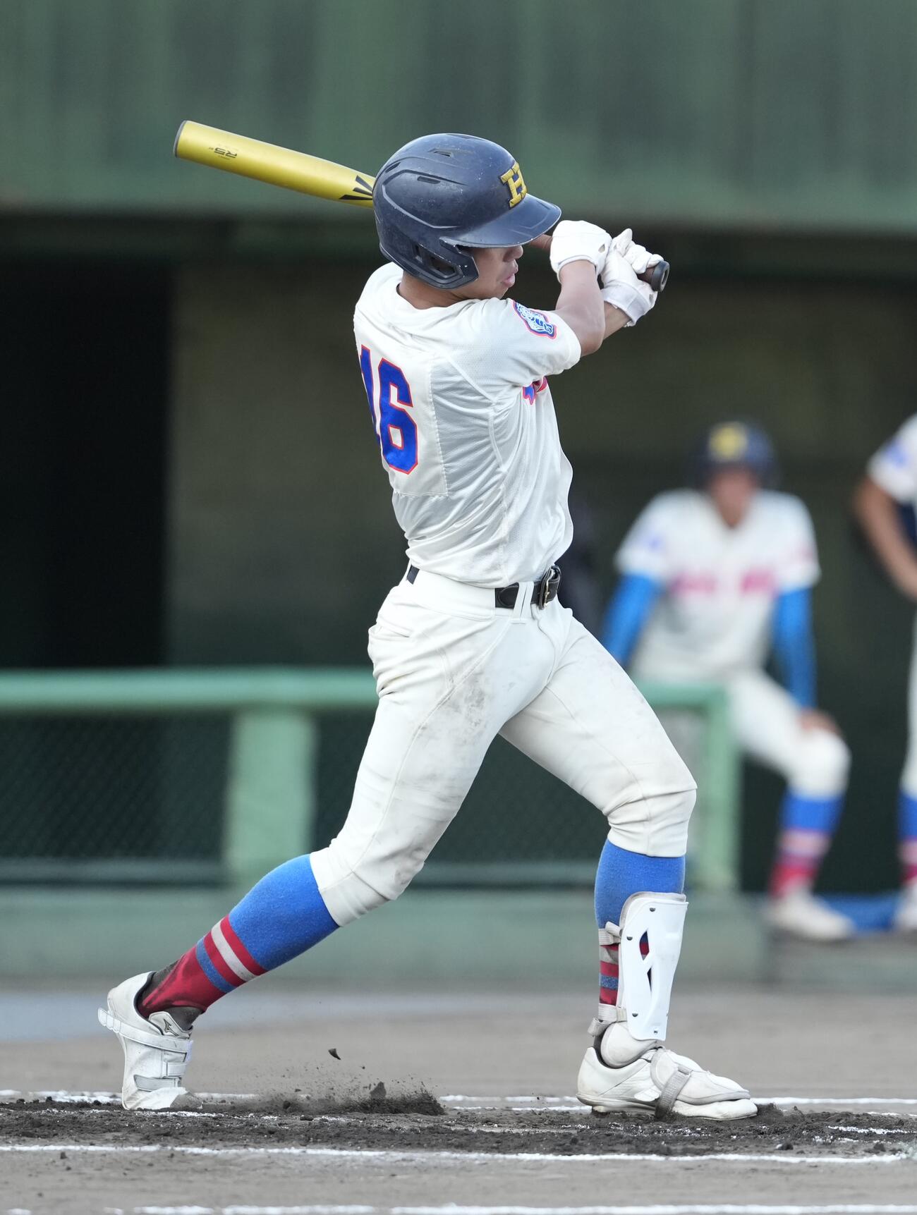 花咲徳栄対武蔵越生　6回表花咲徳栄2死三塁、適時打を放つ佐藤新志（撮影・小島史椰）