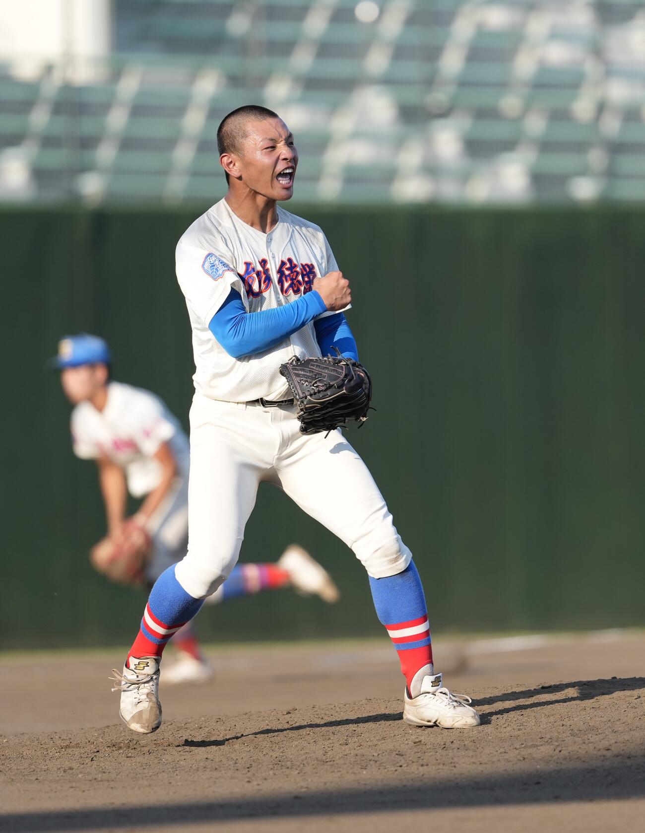 花咲徳栄対武蔵越生　6回裏武蔵越生2死、小川瑠斗から空振り三振を奪いガッツポーズをする黒川凌大（撮影・小島史椰）