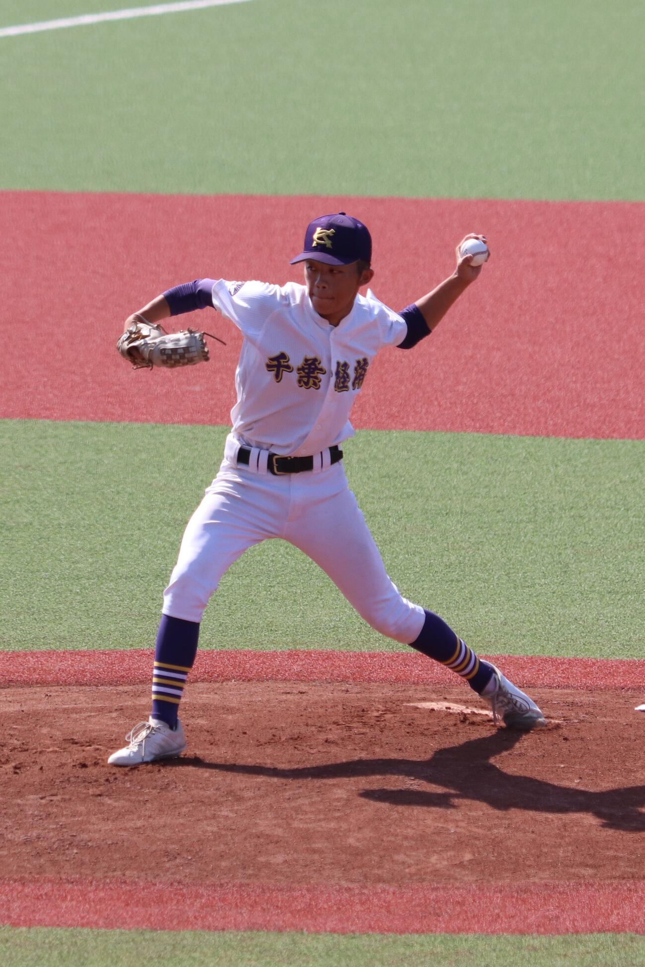 志学館対千葉経大付　千葉経大付先発の姫田怜偉（撮影・服部航大）