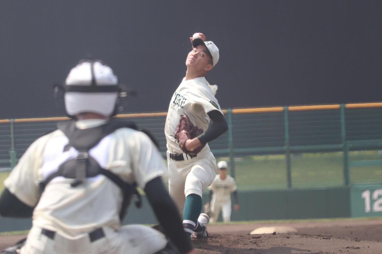 明石商戦で先発した報徳学園・江藤達成（撮影・佐藤妙月）