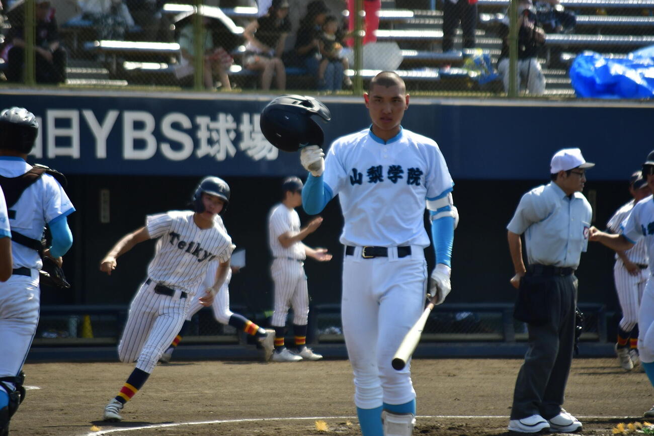 第1打席は空振り三振に倒れた山梨学院・菰田（撮影・平山連）