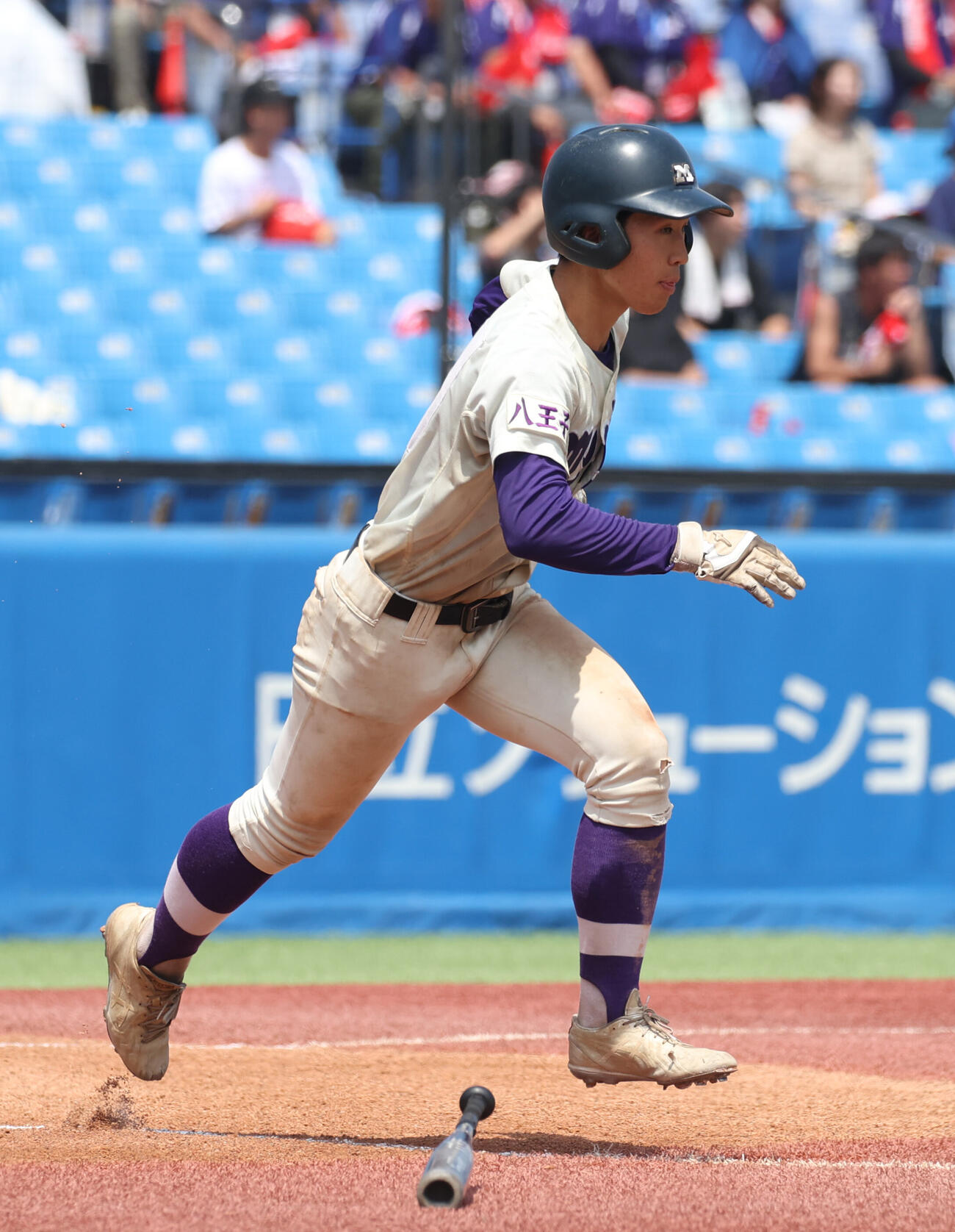 明大八王子対聖パウロ学園　6回表明大八王子2死三塁、山村幸太郎は適時打を放つ（撮影・柴田隆二）