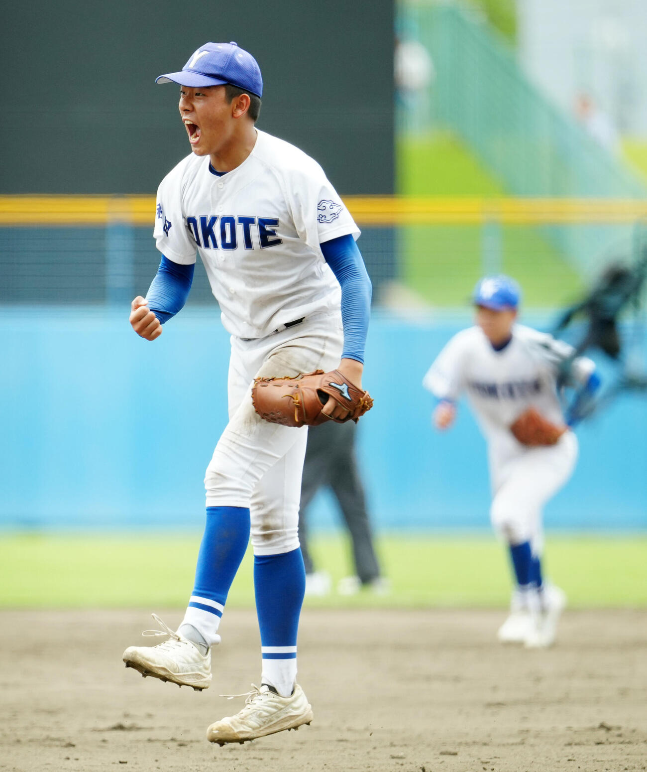 大曲工対横手　7回表大曲工2死、瀬田川拓也を中飛に仕留めガッツポーズを見せる佐藤宙斗（撮影・江口和貴）