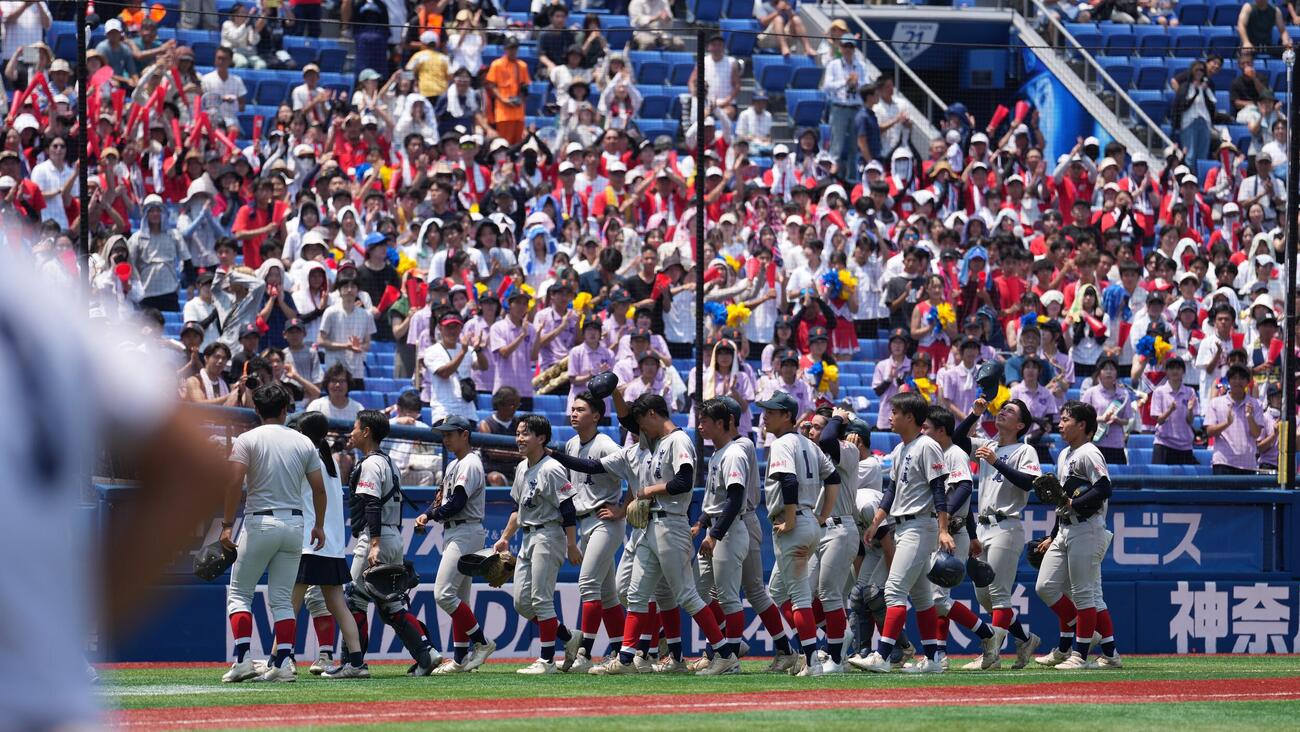 市ケ尾対横浜　横浜に敗れガックリする市ケ尾の選手たち（撮影・小島史椰）