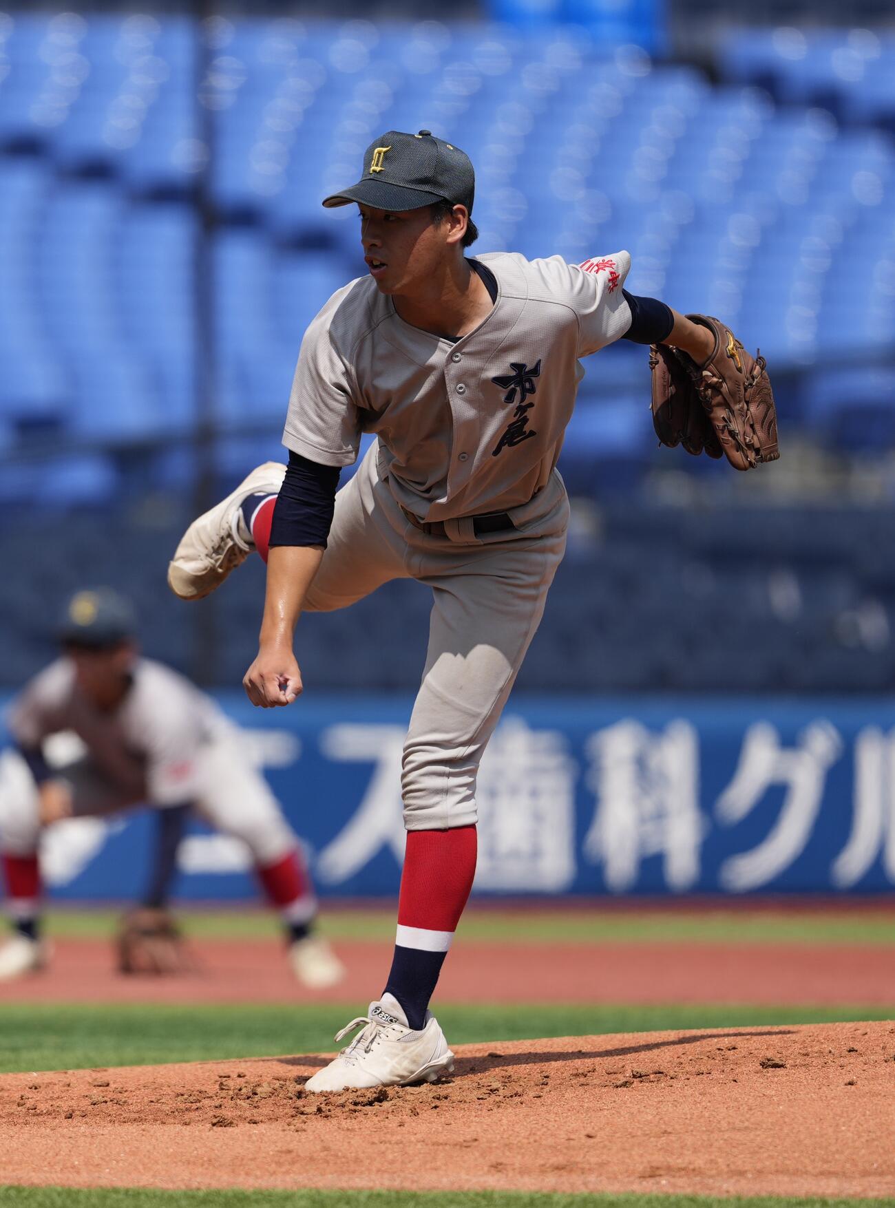 市ケ尾対横浜　力投する先発の市ケ尾・大塚遼（撮影・小島史椰）