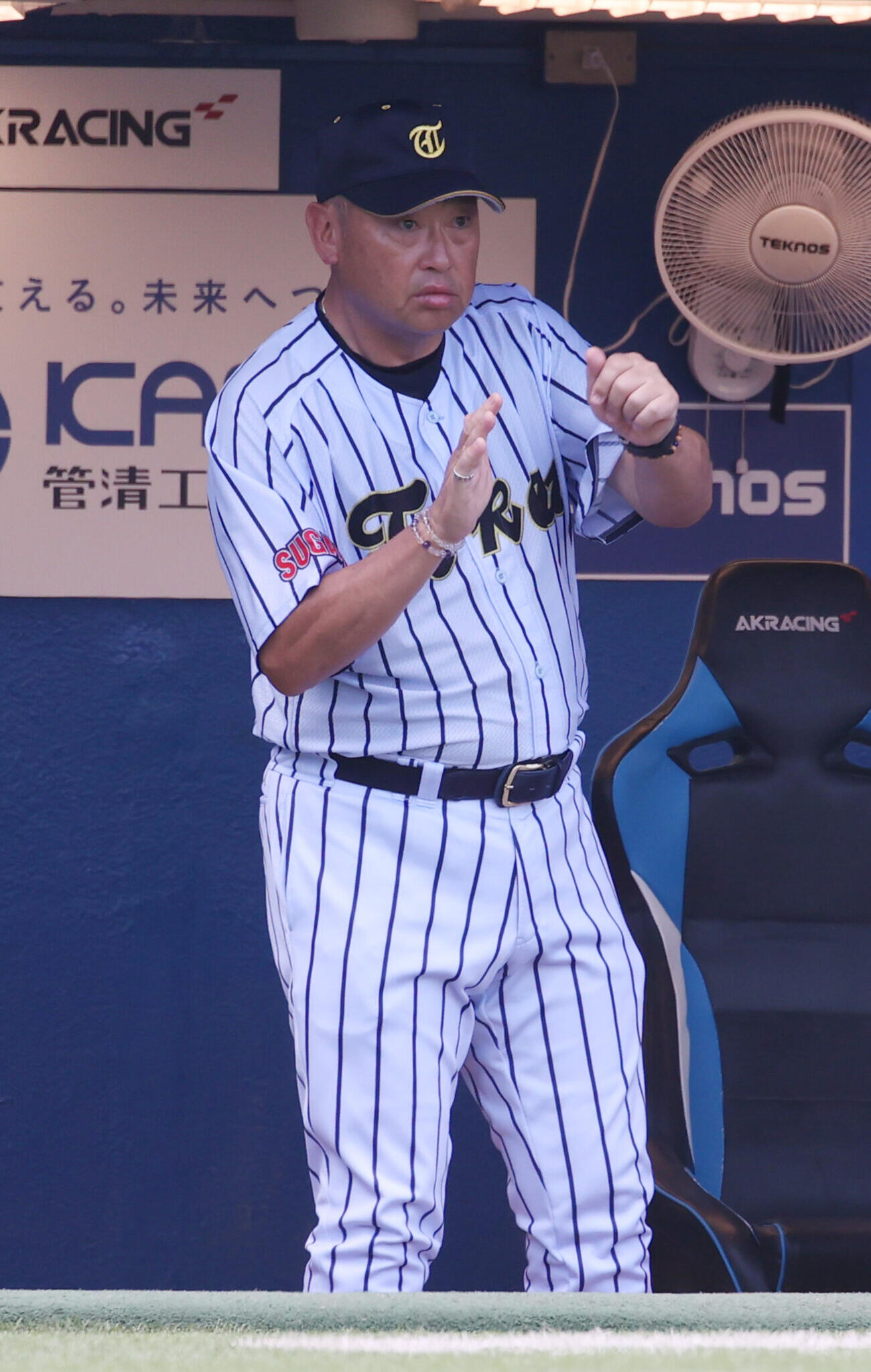 日大三対東海大菅生　指示を出す東海大菅生・若林弘泰監督（撮影・柴田隆二）