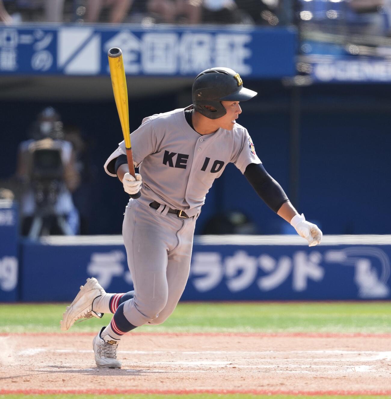 立花学園対慶応　10回裏慶応2死二、三塁、サヨナラ適時打を放つ大棒琉雅（撮影・小島史椰）