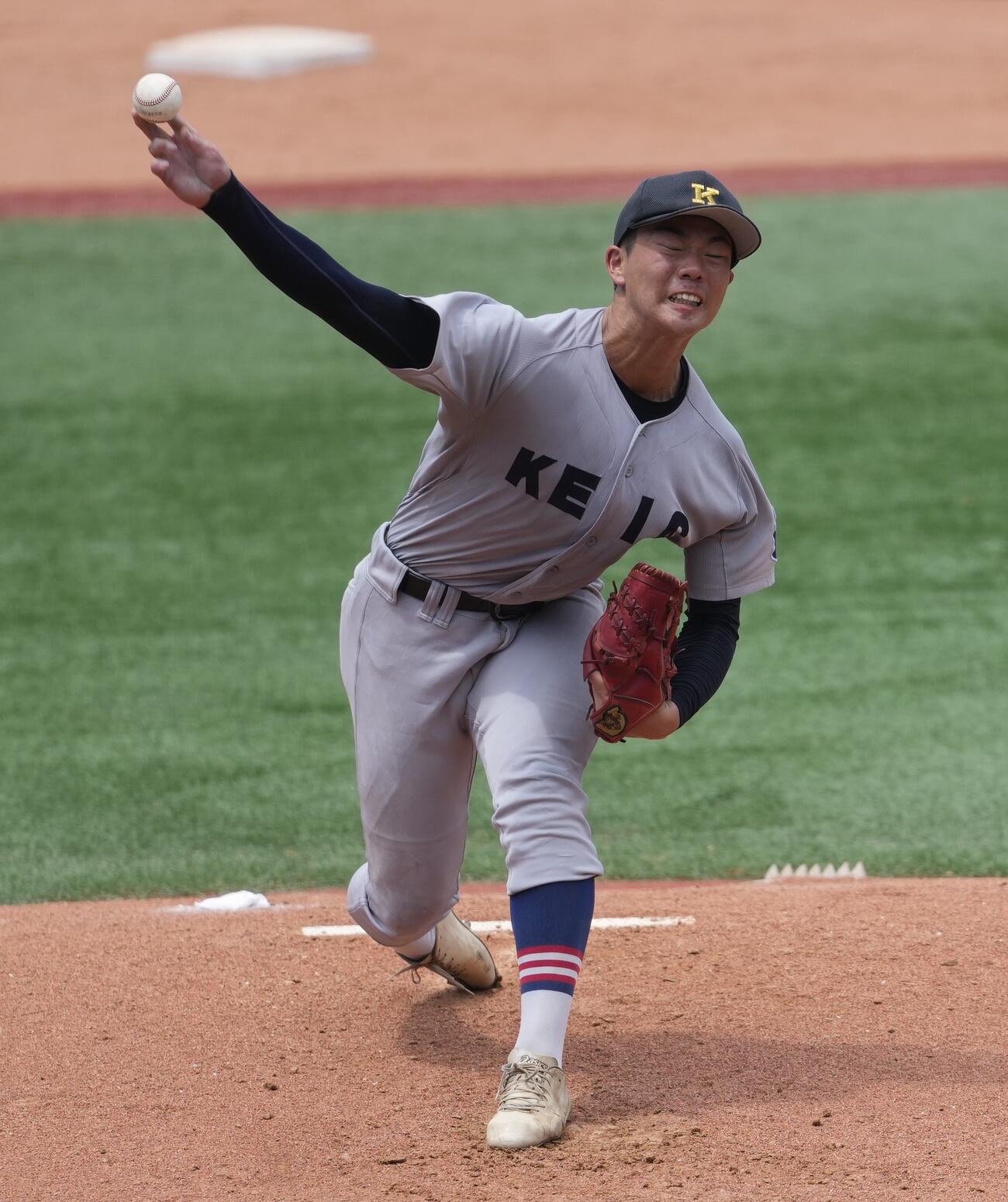 立花学園対慶応　力投する先発の慶応・湯本琢心（撮影・小島史椰）