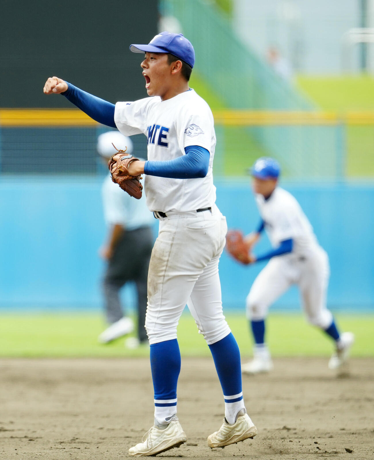 大曲工対横手　7回表大曲工2死、瀬田川拓也を中飛に仕留めガッツポーズを見せる佐藤宙斗（撮影・江口和貴）