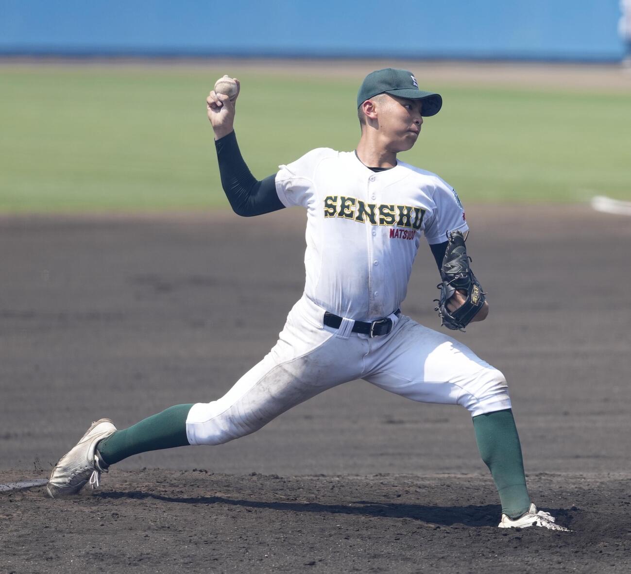 市船橋対専大松戸　4回表から途中から登板し力投する専大松戸・門倉昂大（撮影・小島史椰）