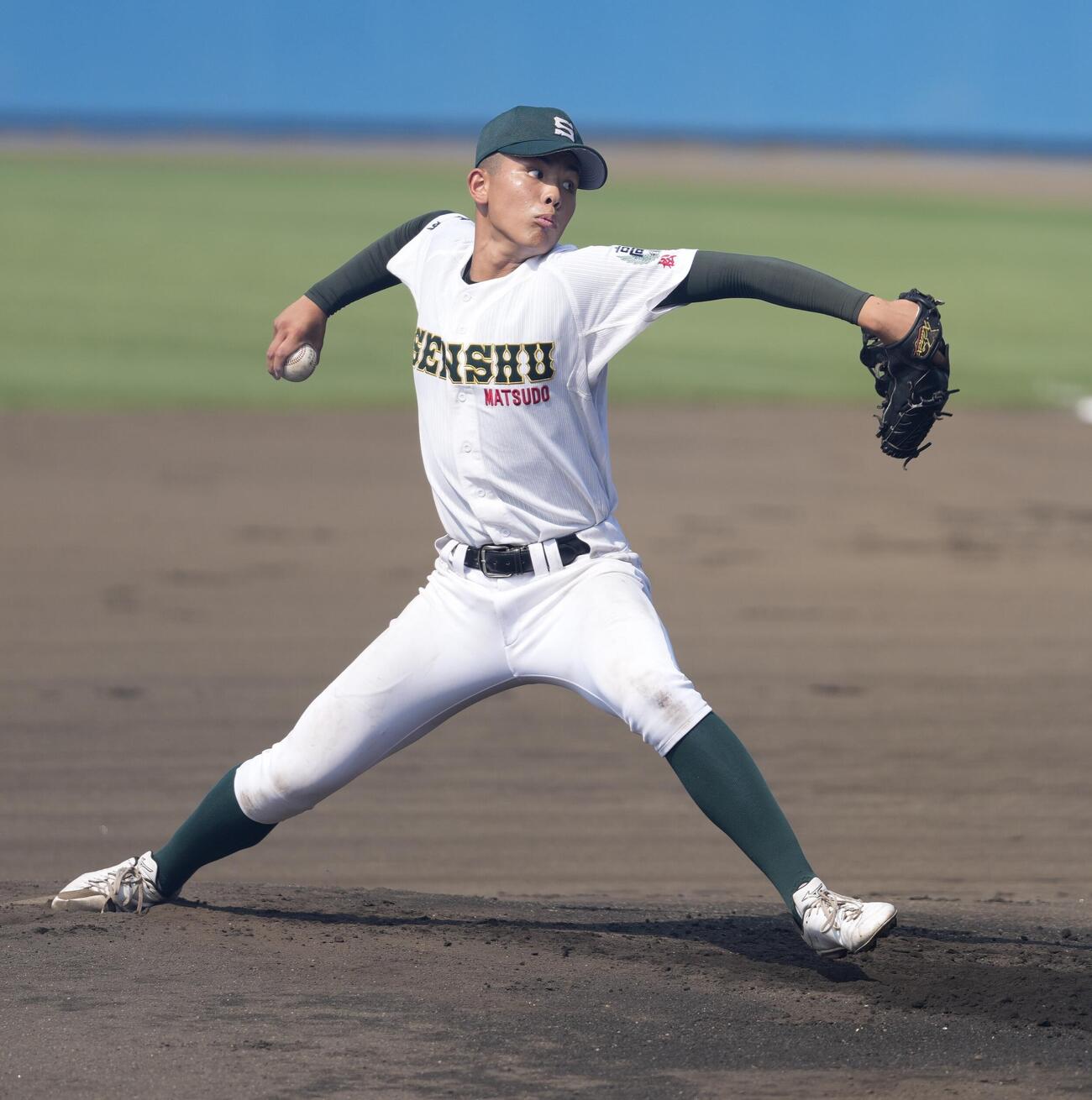 市船橋対専大松戸　力投する先発の専大松戸・畠山真大（撮影・小島史椰）