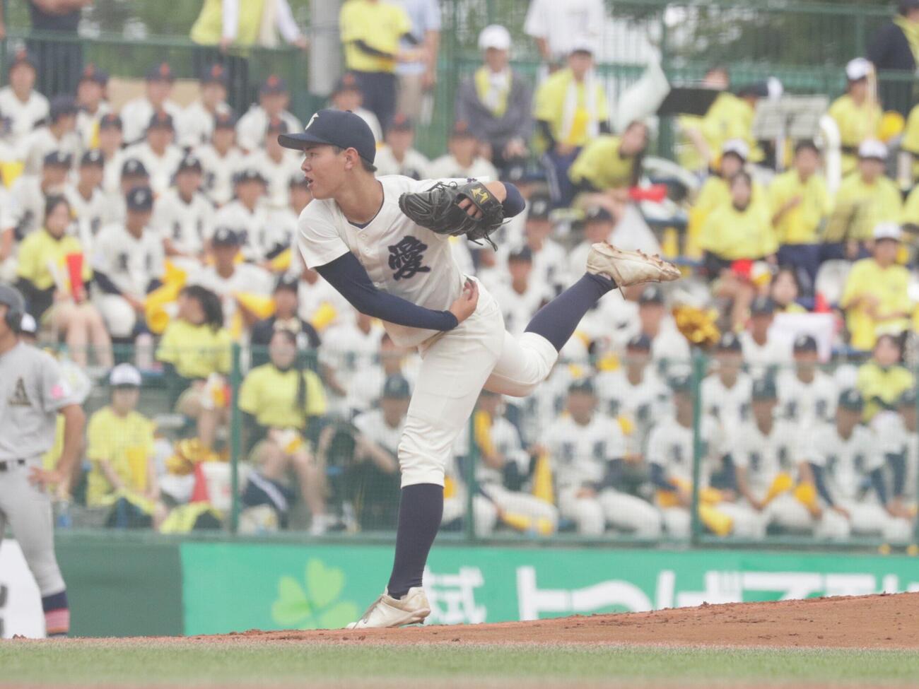 弘前学院聖愛対青森山田　先発のマウンドに上がった弘前学院聖愛・水木海志投手（撮影・高橋香奈）
