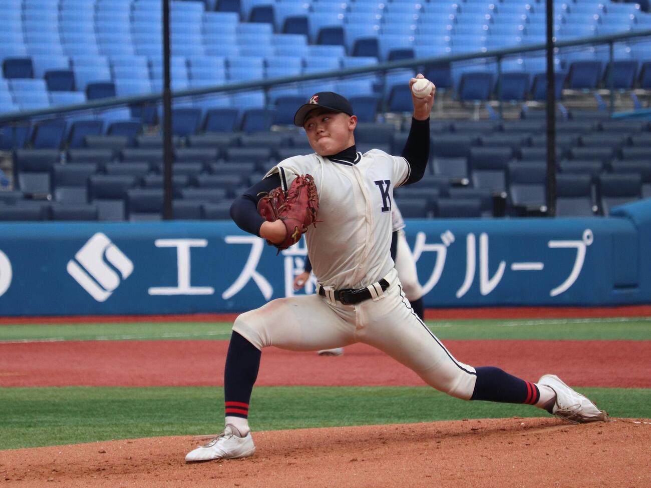 鎌倉学園対桐蔭学園　先発で8安打2失点で完投した鎌倉学園のエース、堀井祥吾