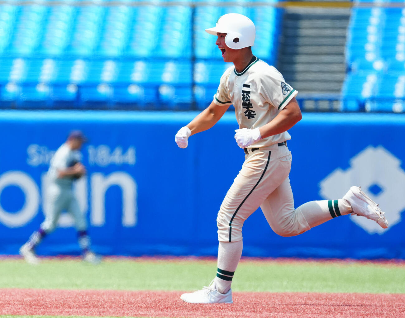 明大中野対二松学舎大付　5回裏二松学舎大付2死二塁、適時三塁打を放つ早坂健太（撮影・垰建太）