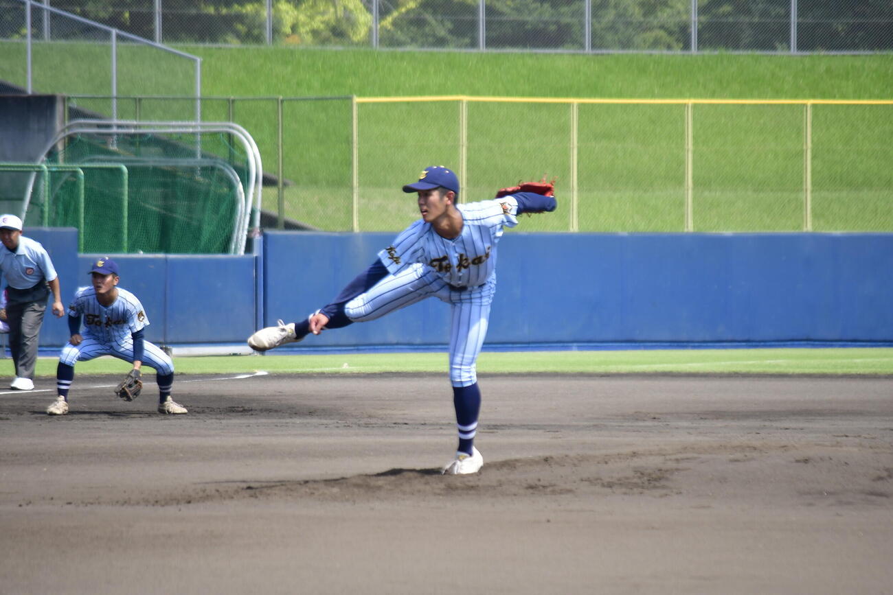 決勝戦に先発した東海大甲府の村尾（撮影・平山連）
