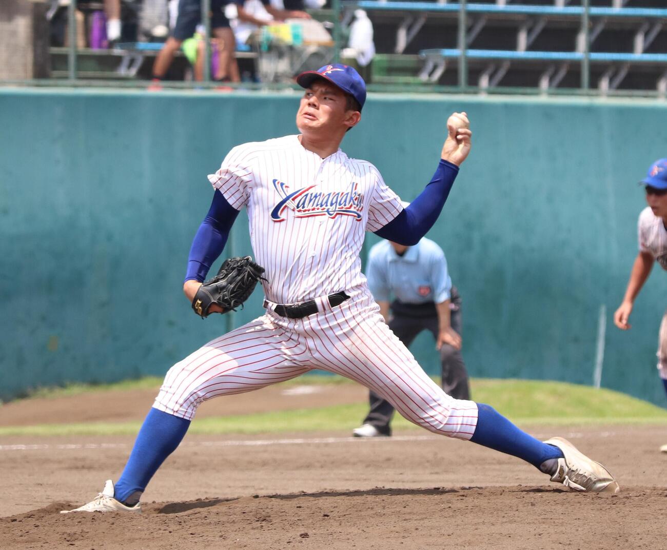 熱投する先発の山村学園・亀田優次郎（撮影・会田京叶）昌平対山村学園
